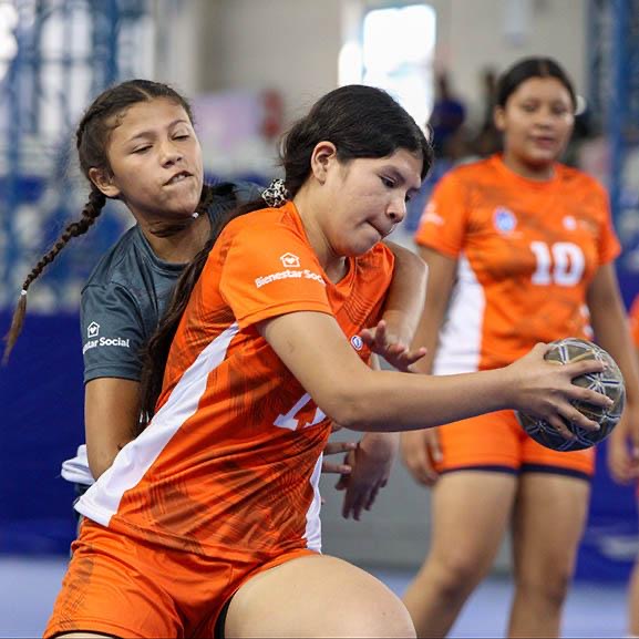 Centro Escolar Cantón La Quesera y Colegio Santa Cecilia, campeones del balonmano est...